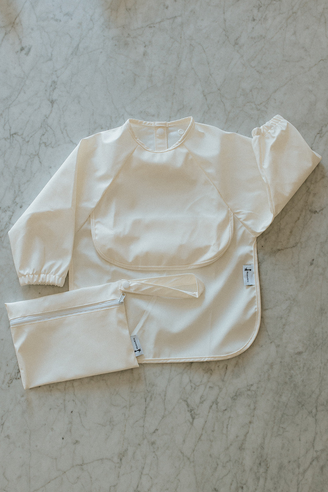 Long-sleeved bib with front pocket