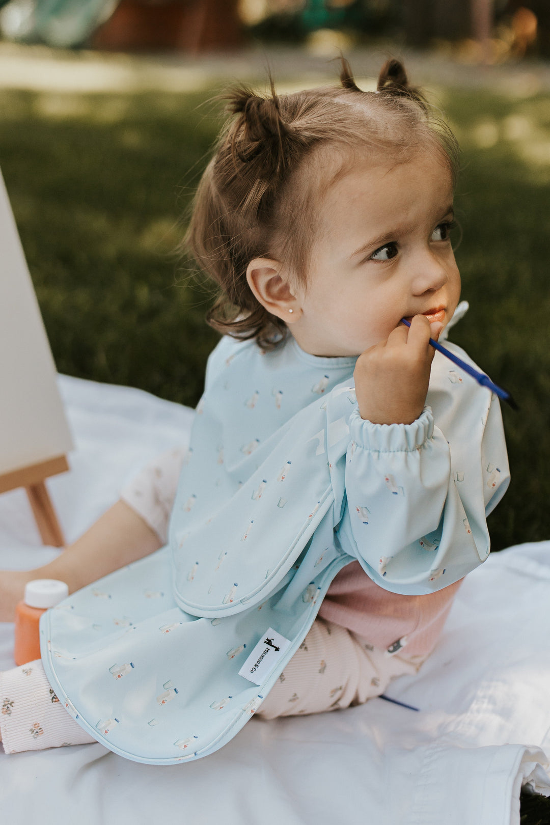 Long-sleeved bib with front pocket