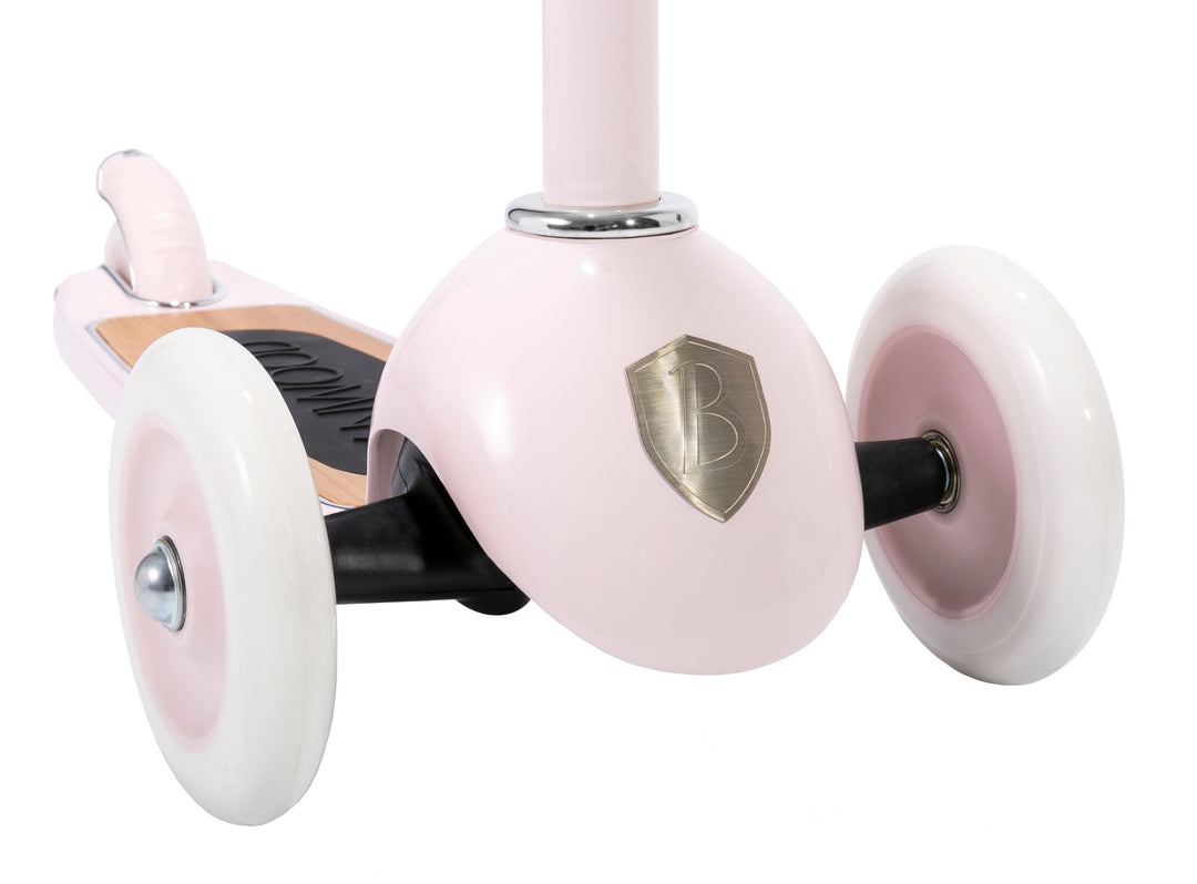 Banwood Vintage Scooter Pink, two front wheels close up