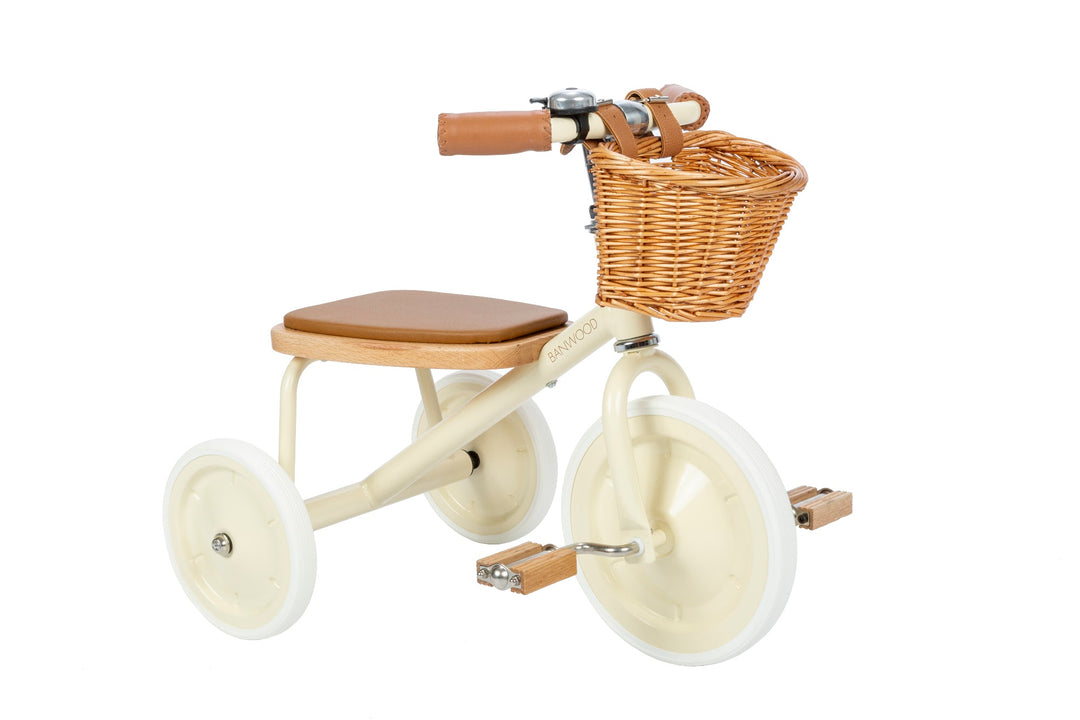 Banwood Vintage Trike Cream, front three quarter view