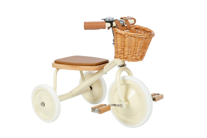 Banwood Vintage Trike Cream, front three quarter view