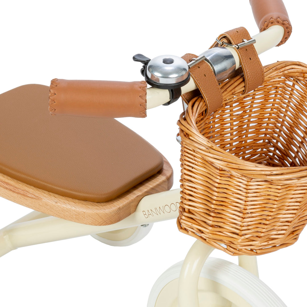 Banwood Vintage Trike Cream, basket, bell and handlebar