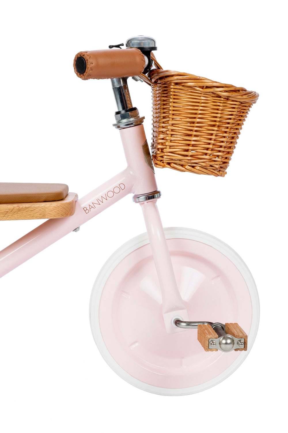 Banwood Vintage Trike Pink, basket and handlebar close up